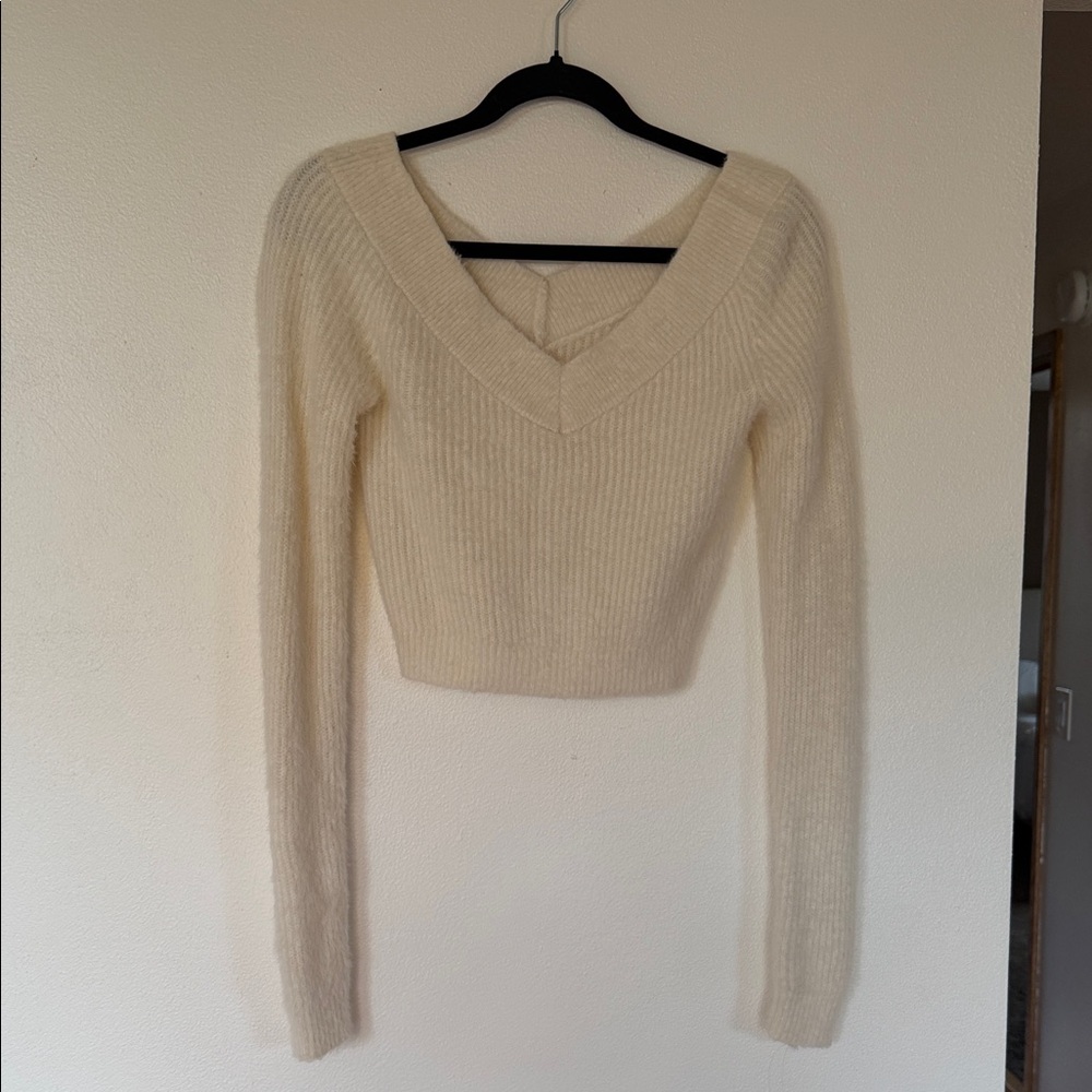 Abercrombie & Fitch Cream V-Neck Sweater
